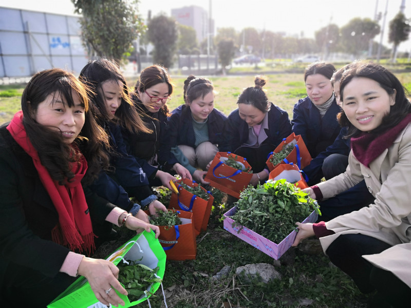 公司工會(huì)開(kāi)展慶“三八女神節(jié)”女職工“挖野菜、包餛飩”活動(dòng)